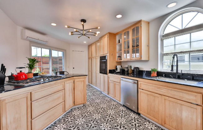 3407 N MTN VW DR