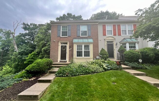 Amazing 3 BR/2 Full BA & 2 Half BA EOG Townhome in Ellicott City!