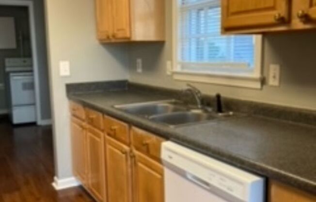 3 beds, 2 baths, $1,350