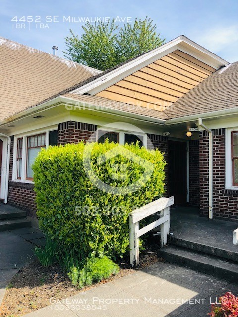 4452 SE MILWAUKIE AVE