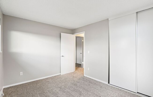 2 beds, 1 bath, 832 sqft, $1,479, Unit 4-40