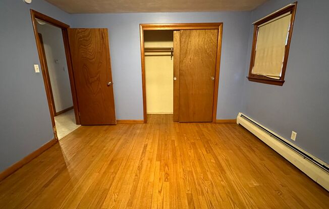 3 beds, 1 bath, $1,900