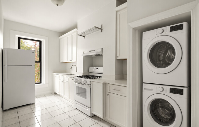 3 beds, 1 bath, 1,150 sqft, $6,850, Unit 3L