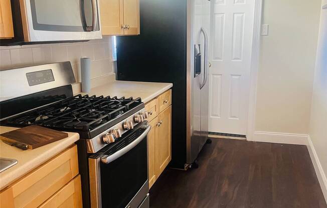 2 beds, 1 bath, $2,300, Unit 1