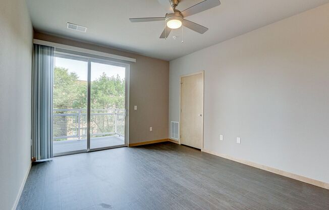 1 bed, 1 bath, 592 sqft, $1,760, Unit 302