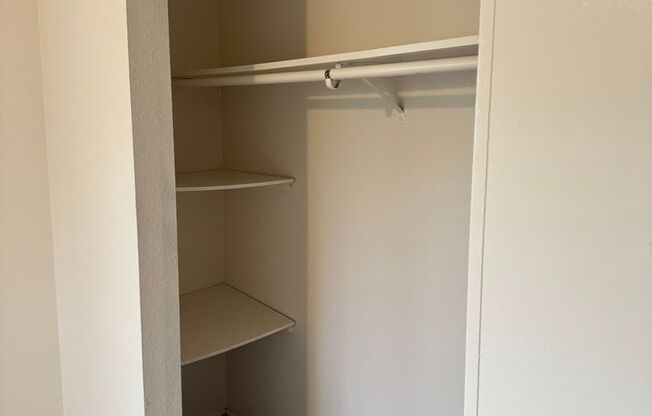 2 beds, 1 bath, 1,000 sqft, $1,325, Unit 32