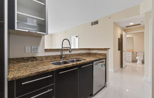 1 bed, 1 bath, 755 sqft, $2,550, Unit #426