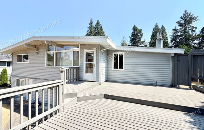 4 beds, 2 baths, $3,850
