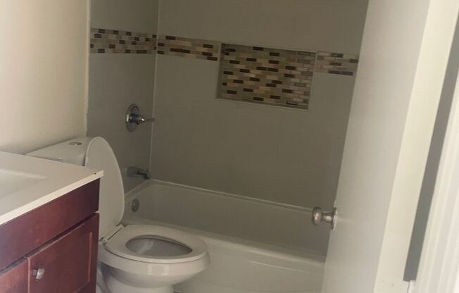 2 beds, 1 bath, 550 sqft, $2,150, Unit 7a