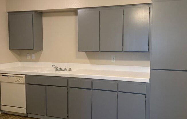 2 beds, 1 bath, 830 sqft, $1,450