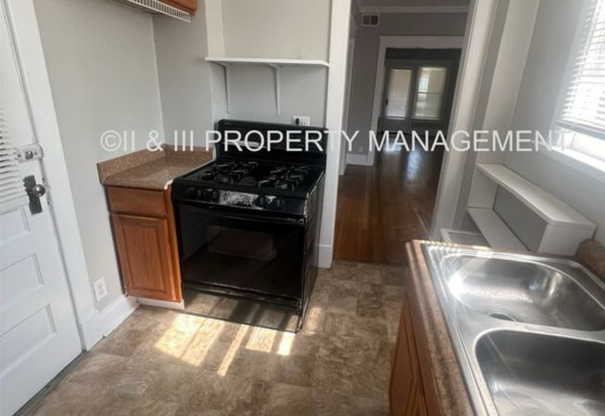 221 W 37 ST