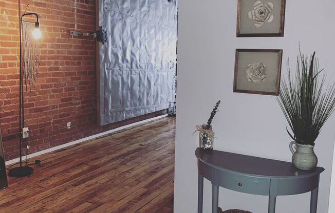 1 bed, 1 bath, 812 sqft, $1,400, Unit 211