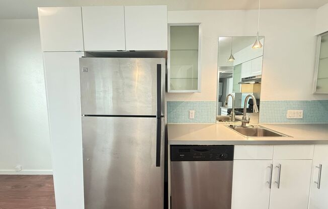 2 beds, 1 bath, 954 sqft, $1,654, Unit RRO-225