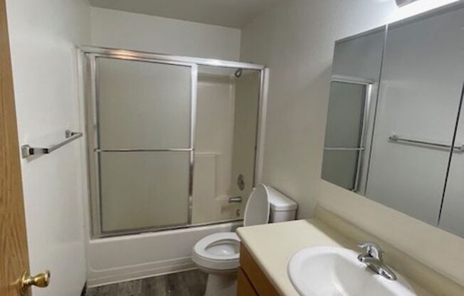 2 beds, 2 baths, 1,027 sqft, $1,450, Unit 71