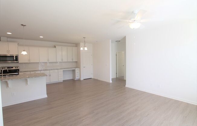 3 beds, 2 baths, $1,795, Unit Unit 304