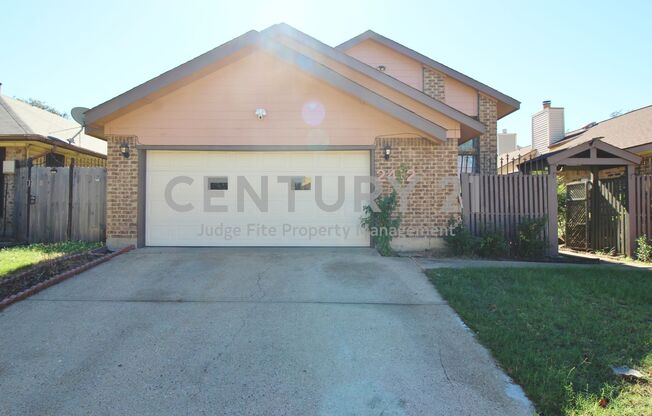 Well Maintained 2-Story 4-2.5-2 in Garland For Rent!