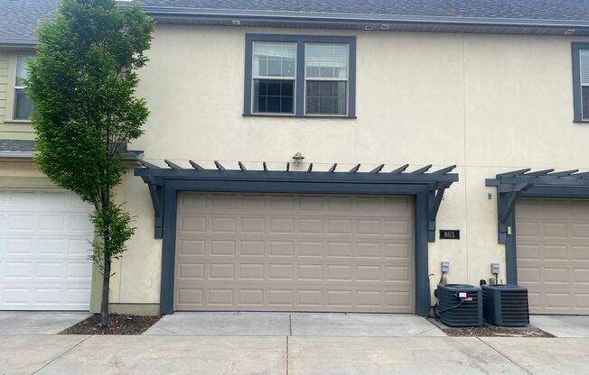 3 Bed x 2 Bath Townhome -2 car garage -  1320 FT2 - Yard Space & More