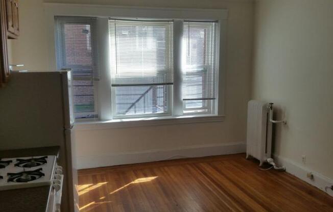 2 beds, 1 bath, $3,000, Unit 6