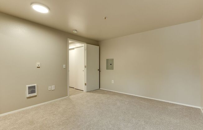 1 bed, 1 bath, 731 sqft, $1,795, Unit 720