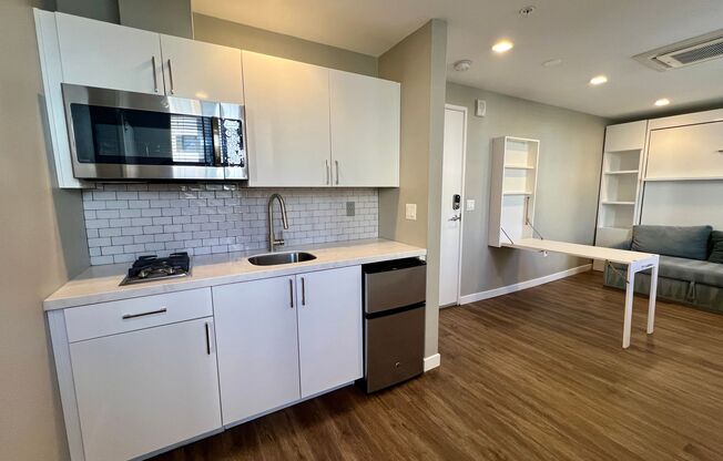 Studio, 1 bath, 315 sqft, $1,775, Unit 435-318