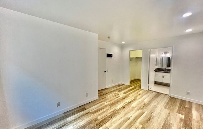 Newly remodeled 2B/2BA unit in the Midway District for lease!