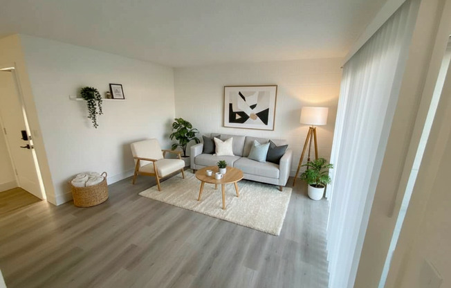 3 beds, 1 bath, 800 sqft, $1,595, Unit 52