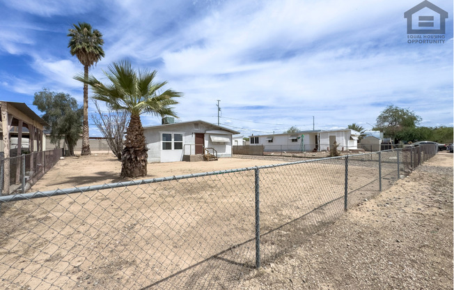 2Bed/1Bath Home in Litchfield Park--Close to Luke Air Force Base--NO HOA! RV PARKING!