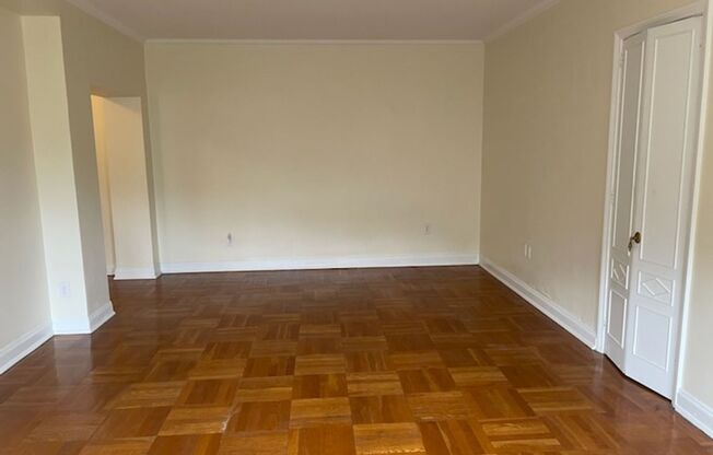 1 bed, 1 bath, 768 sqft, $1,400, Unit Royal York 810