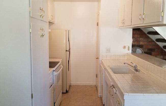 GREAT 2BD / 1BTH CONDO!