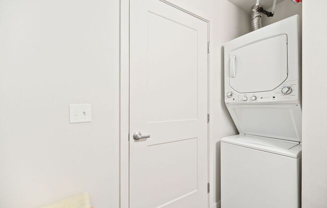 Studio, 1 bath, 350 sqft, $1,500, Unit 212