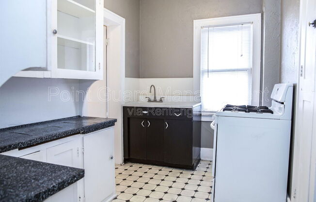 Studio, 1 bath, 675 sqft, $875, Unit 11