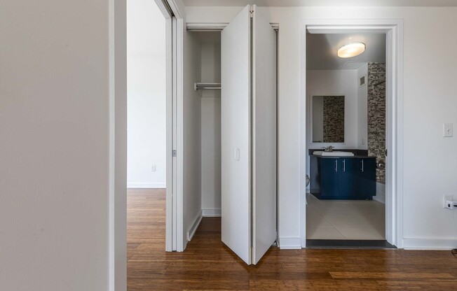 1 bed, 1 bath, $4,275, Unit 7F0