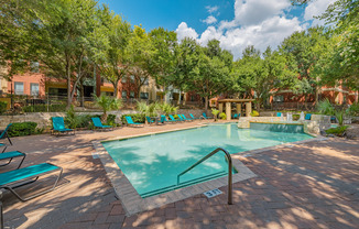 Broadstone Colonnade Apartments