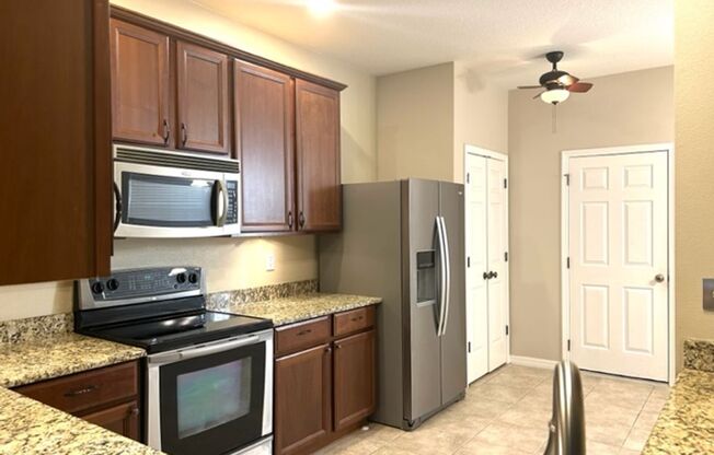 3 2.5 - TOWNHOUSE IN PARKRIDGE - CLOSE TO SHOPPING/HOSPITALS/INTERSTATE