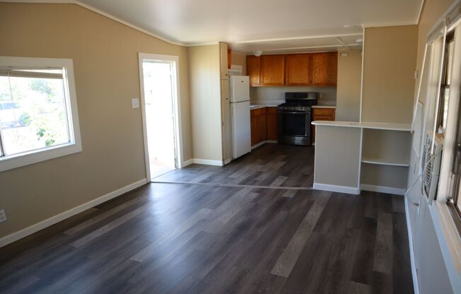 2 beds, 1.5 baths, $750