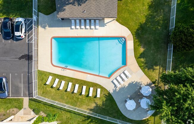 Pool & Sundeck