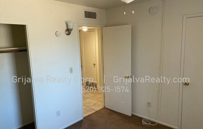 2 beds, 1 bath, $995, Unit 2443 Fontana