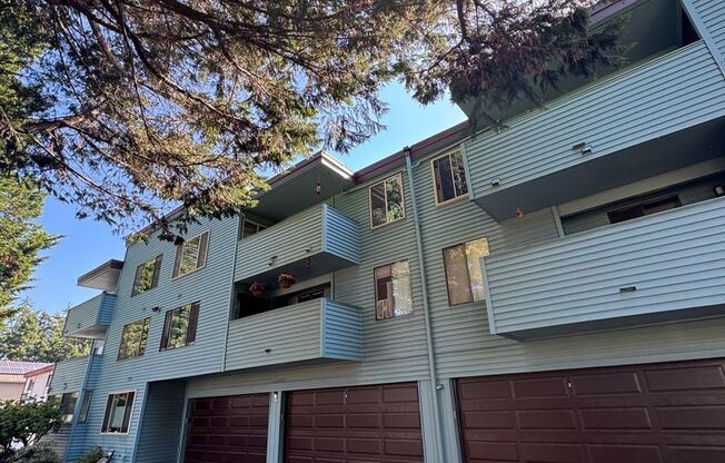 2 Bedroom 1 Bath Burien Condo 995sf, Fireplace, Balcony, One Car Garage with Storage