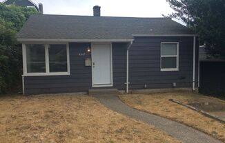 Charming 2 BDRM/1 BATH Home in Magnolia! Available Now!