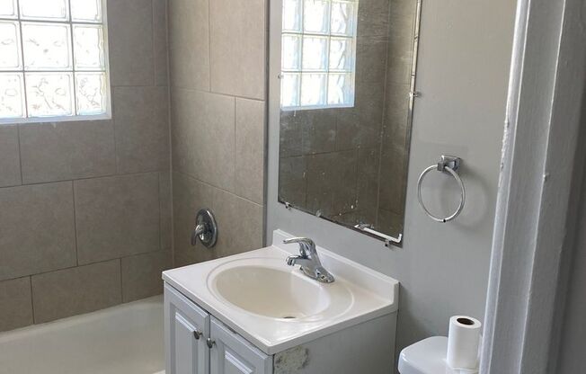 5 BED 2 BATH HOUSE