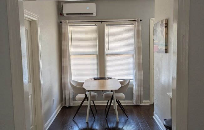 209 E ROSEWOOD