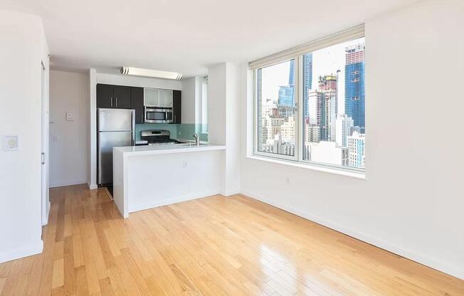350 W 37th St