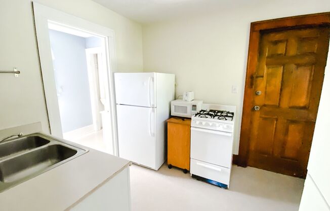 1 bed, 1 bath, 600 sqft, $1,200, Unit Unit 2