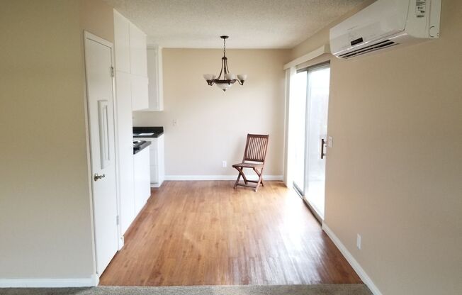 2 beds, 1 bath, 1,050 sqft, $2,950