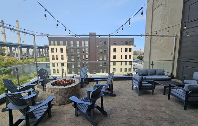 1 bed, 1 bath, 747 sqft, $1,800, Unit 810