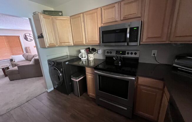 2 beds, 1 bath, $2,100, Unit # 24