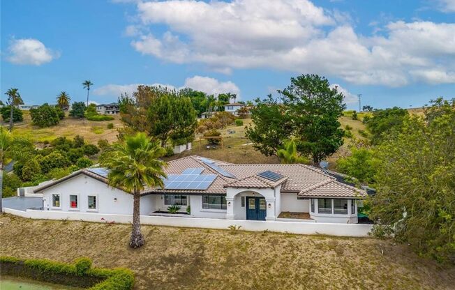 Fallbrook Ranch Gem!