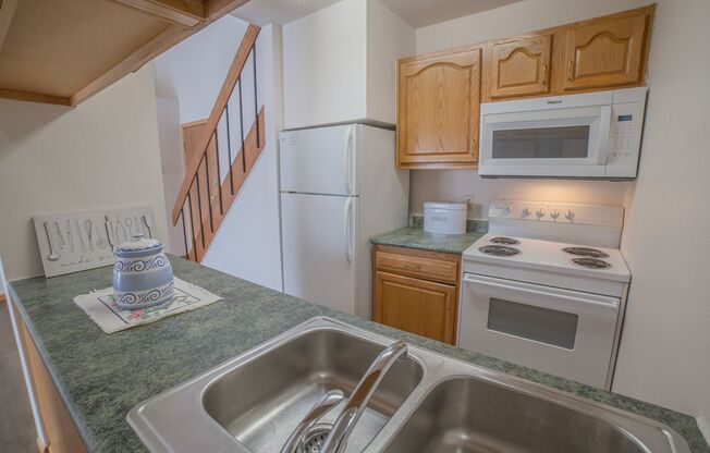 2 beds, 1 bath, 1,040 sqft, $960, Unit 2581-323