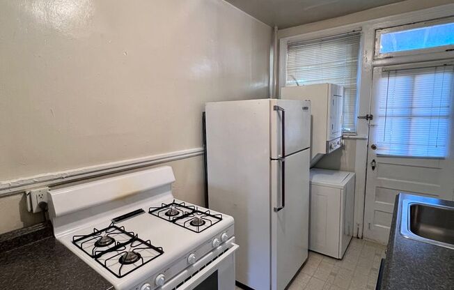 1 bed, 1 bath, $1,350, Unit 3507 Park Ave