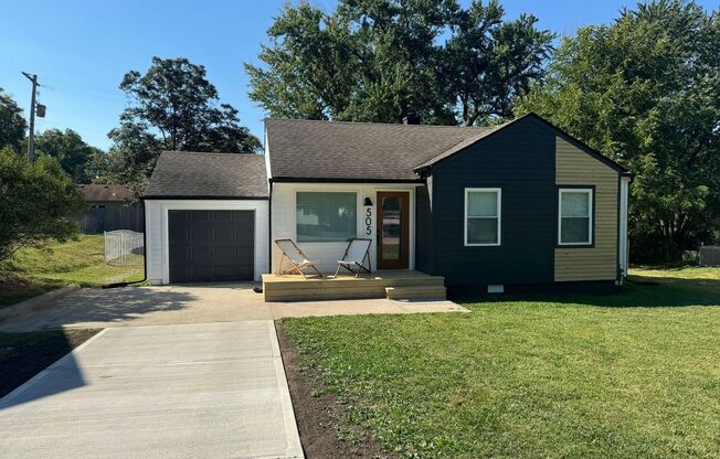 Fully Furnished home in Lee's Summit!